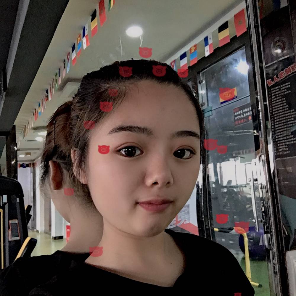 沐樱深拥懵懂的照片