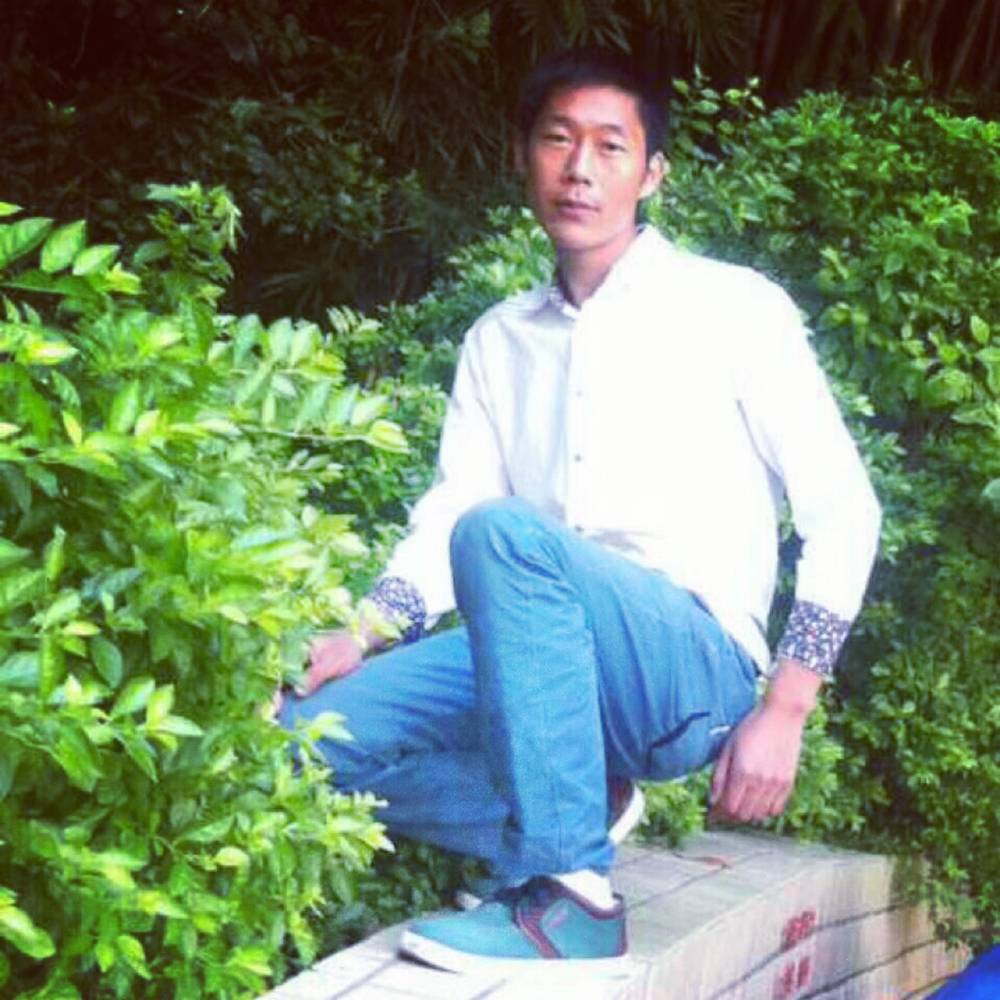小伙流年的的照片