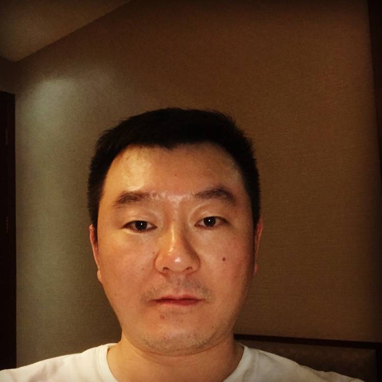 饱满愿陌颜的照片