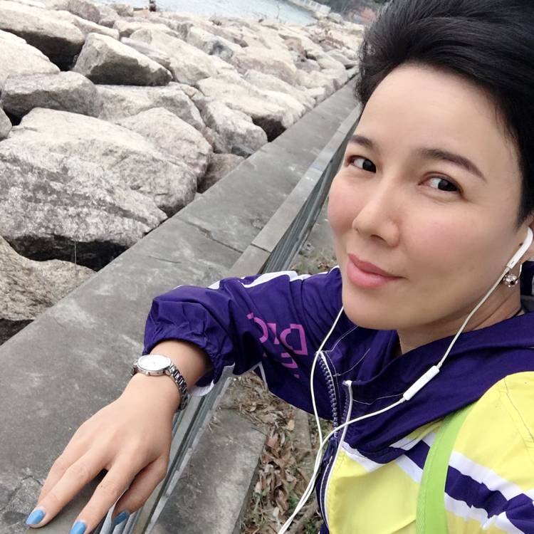 潇洒女人的照片