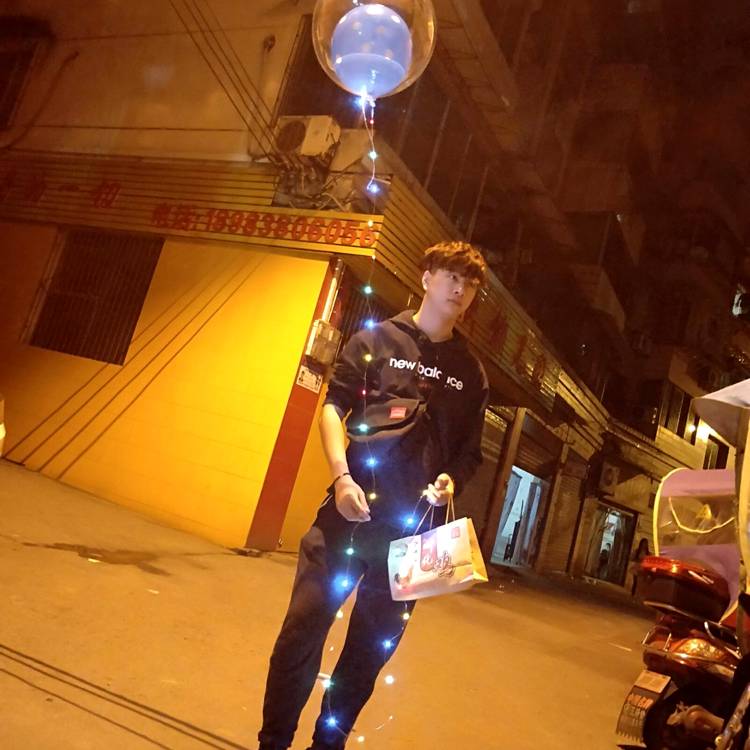 努力减肥的小陈的照片