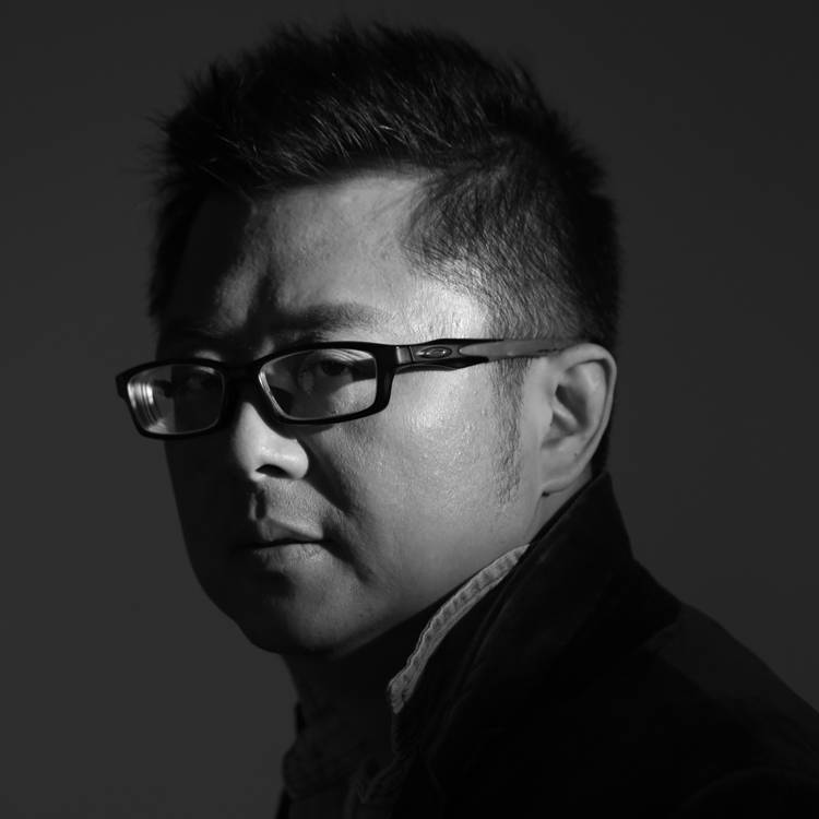 清澈明镜的照片