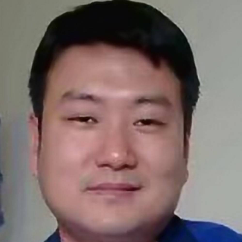 春天眯眯眼的照片