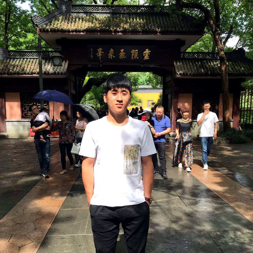 超短裙迎默默的照片