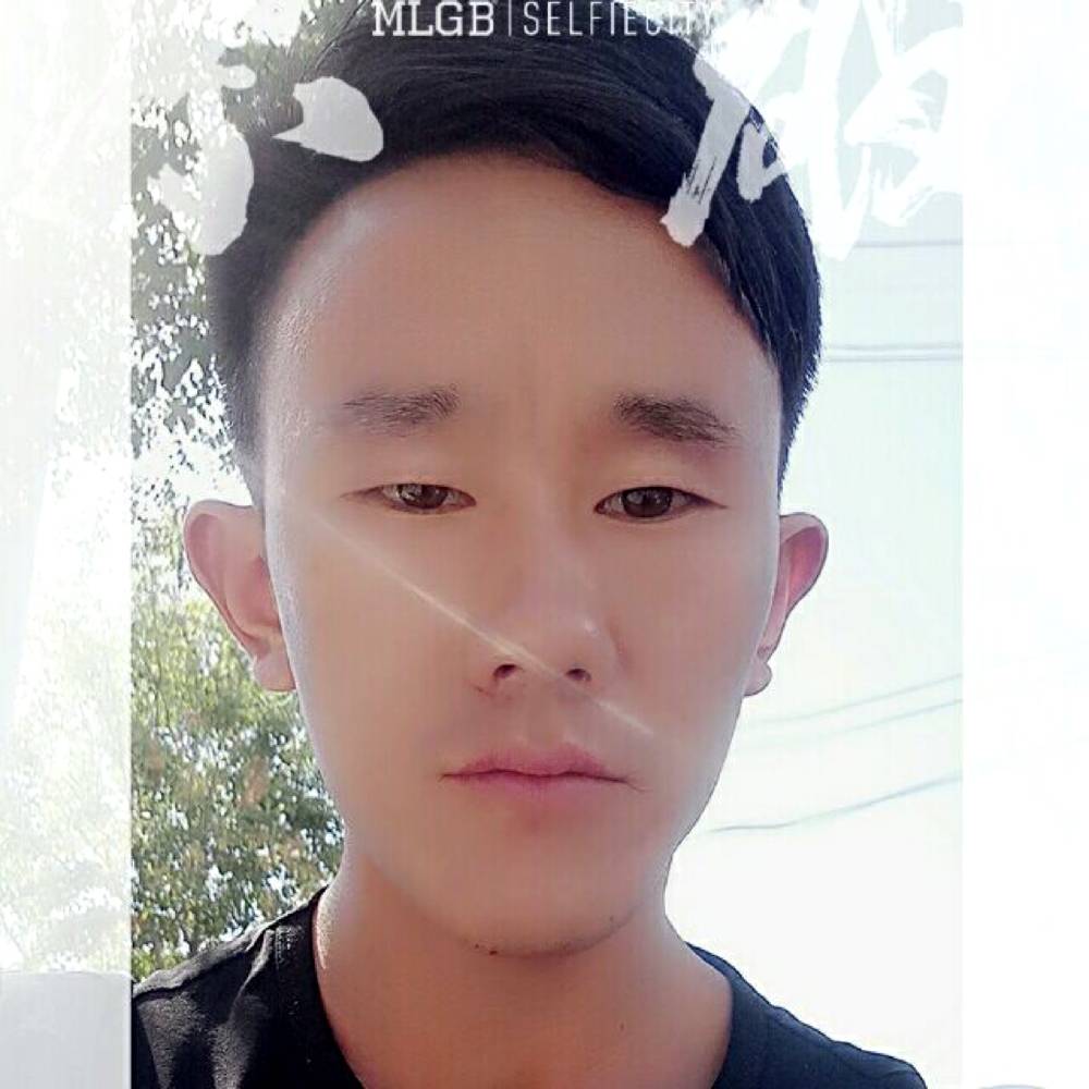 耳机吃醋认真的照片