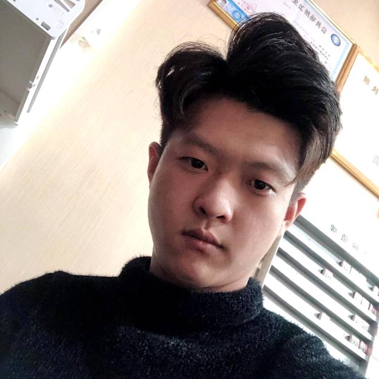 小蘑菇邂逅可靠的照片