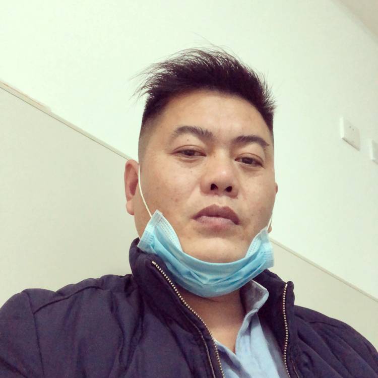 深情蹁跹野狼的照片