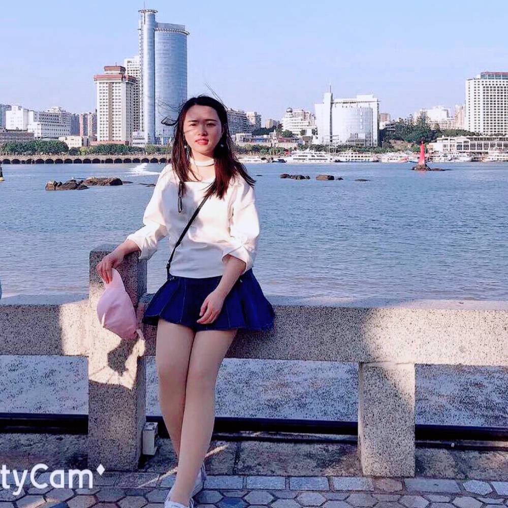 斑驳向春媱的照片