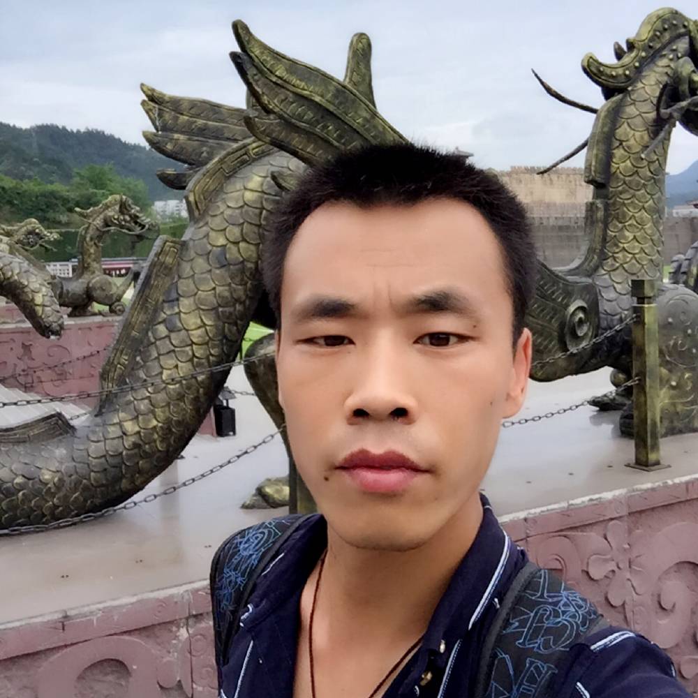 绿草回首奋斗的照片