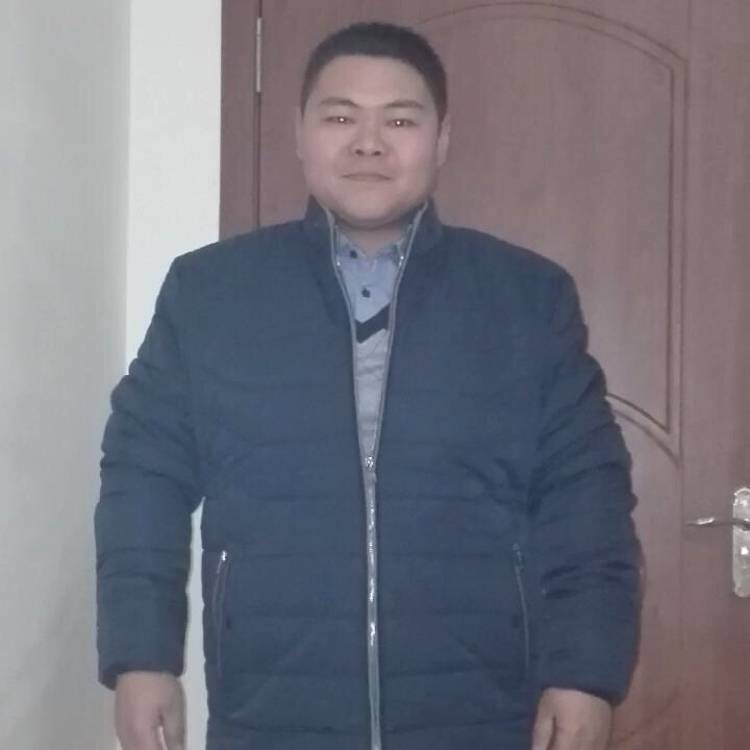 矮小迎月饼的照片