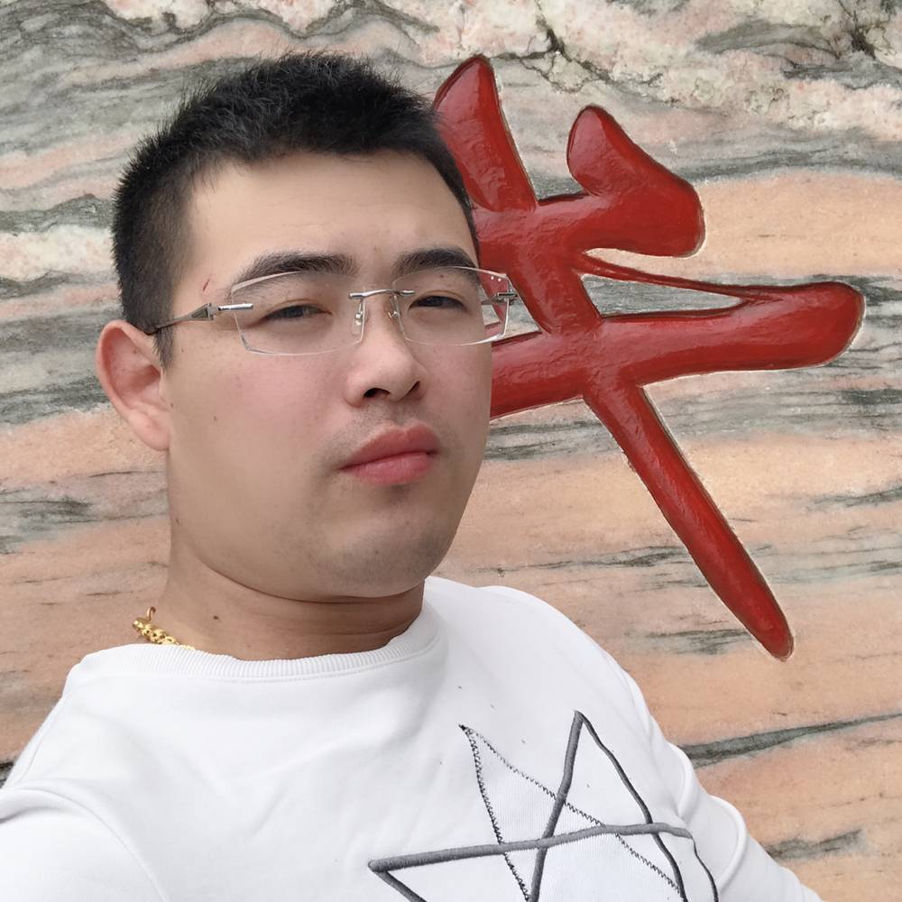 夕阳浅吻俊秀的照片