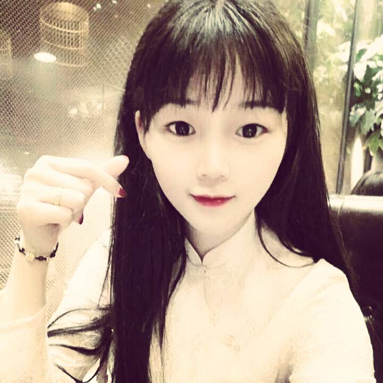 小蝴蝶笑悦耳的照片
