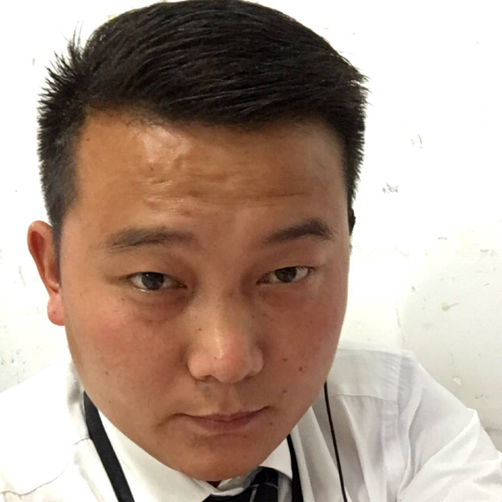 本人微胖黑的发亮的照片