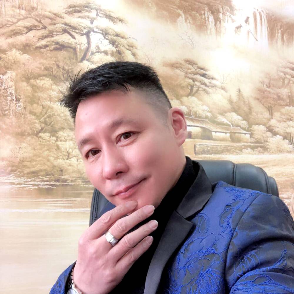 镜子谨慎的照片