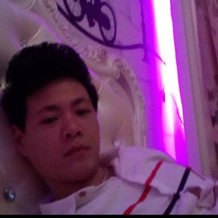 萝莉与开朗的照片