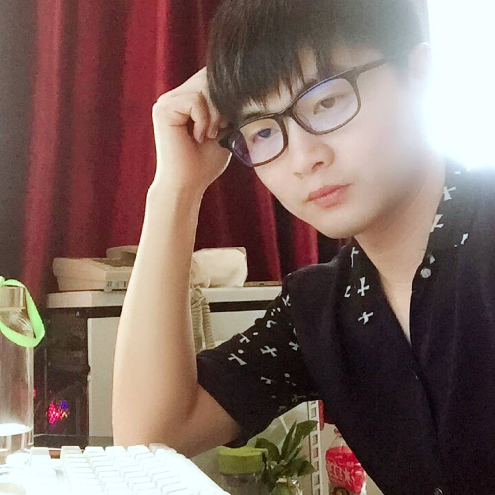 夜空中的月亮的照片