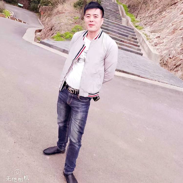 彪壮苦恋小白菜的照片