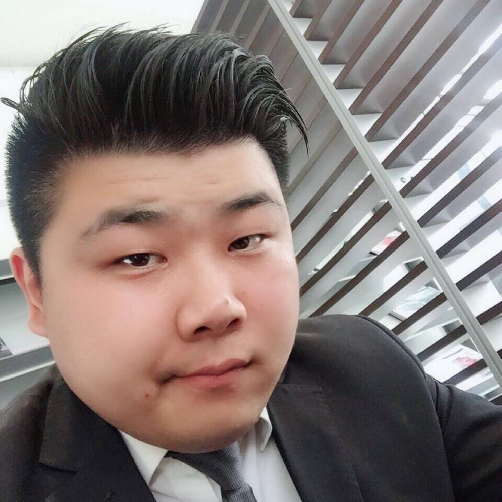 西装俏皮的照片