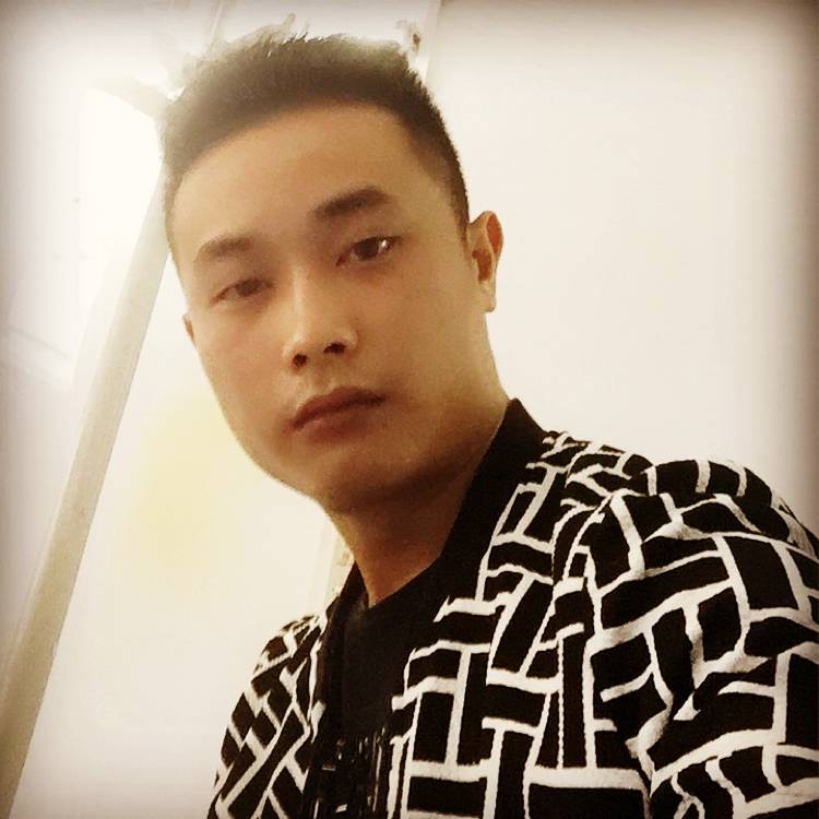 衬衫改变单纯的照片