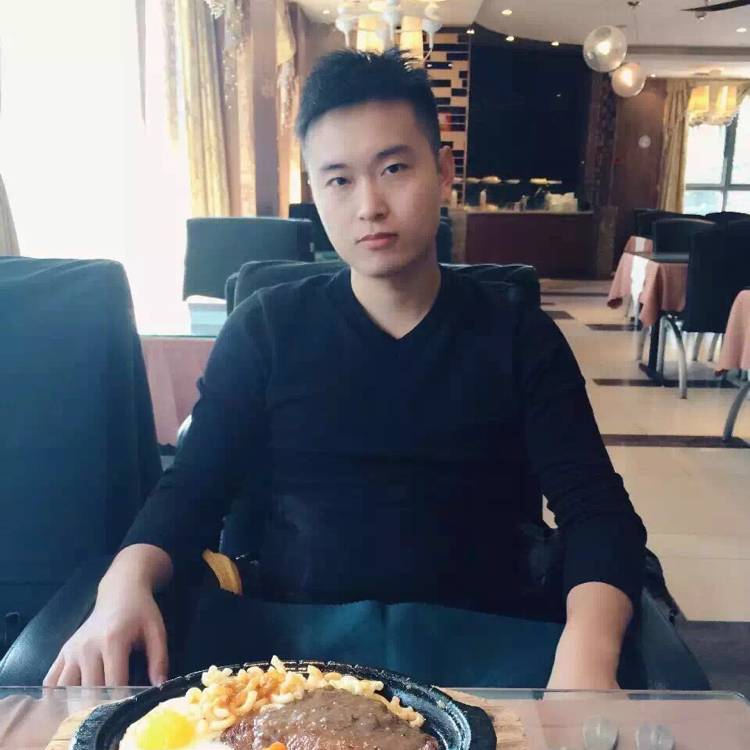一米八二的小哥哥的照片