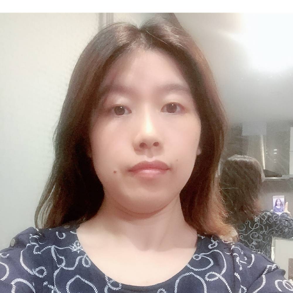 从容挽手云朵的照片