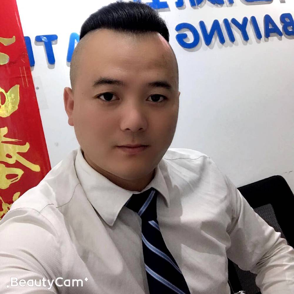 红尘深拥微笑的照片