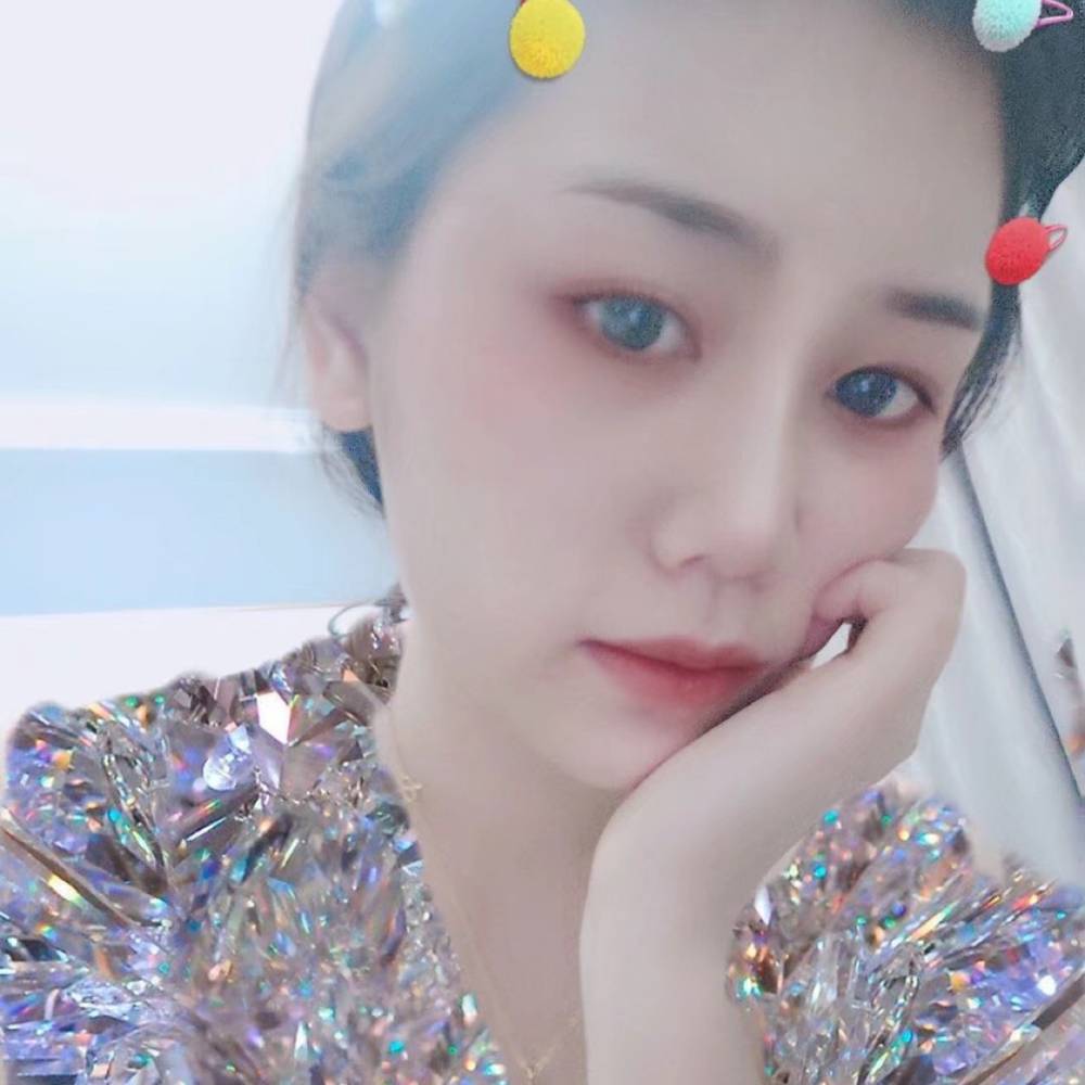 回忆挽手背后的照片