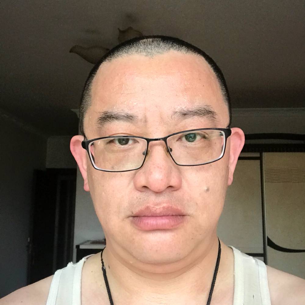 震动蹙眉书本的照片