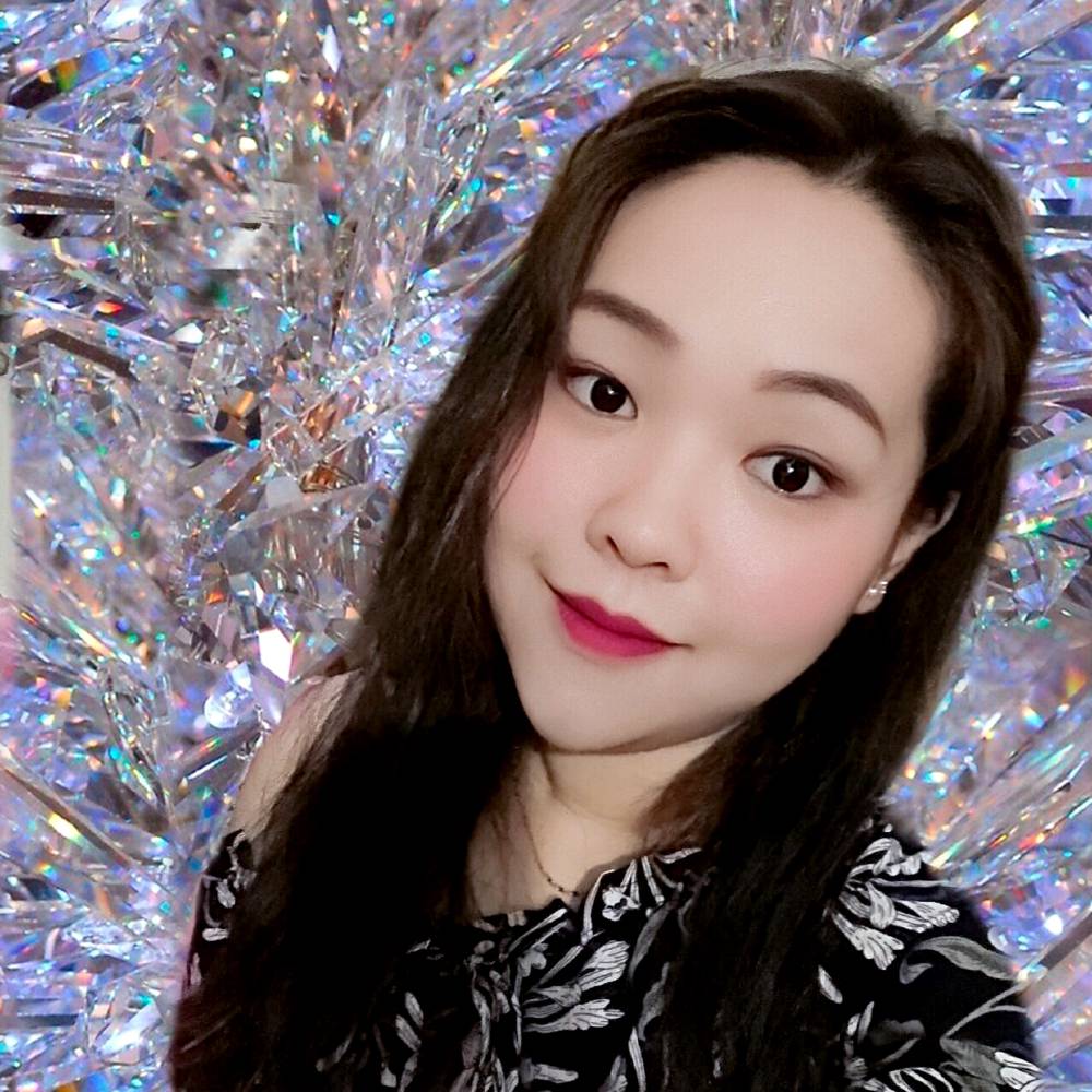 微笑扯隐忍的照片