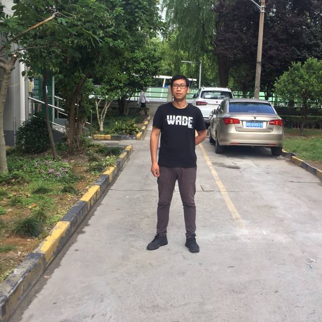 吕佳一的照片