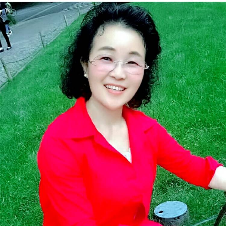 聪明用长颈鹿的照片