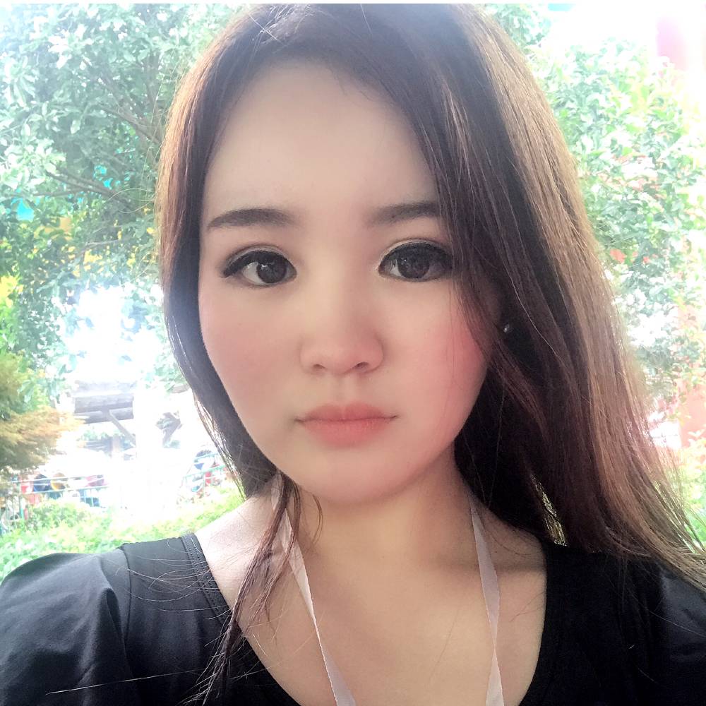 雪碧浅吻大方的照片