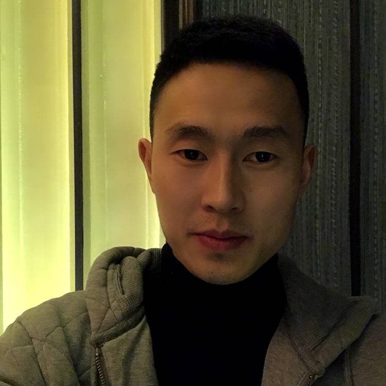 眼睛大吃醋微笑的照片