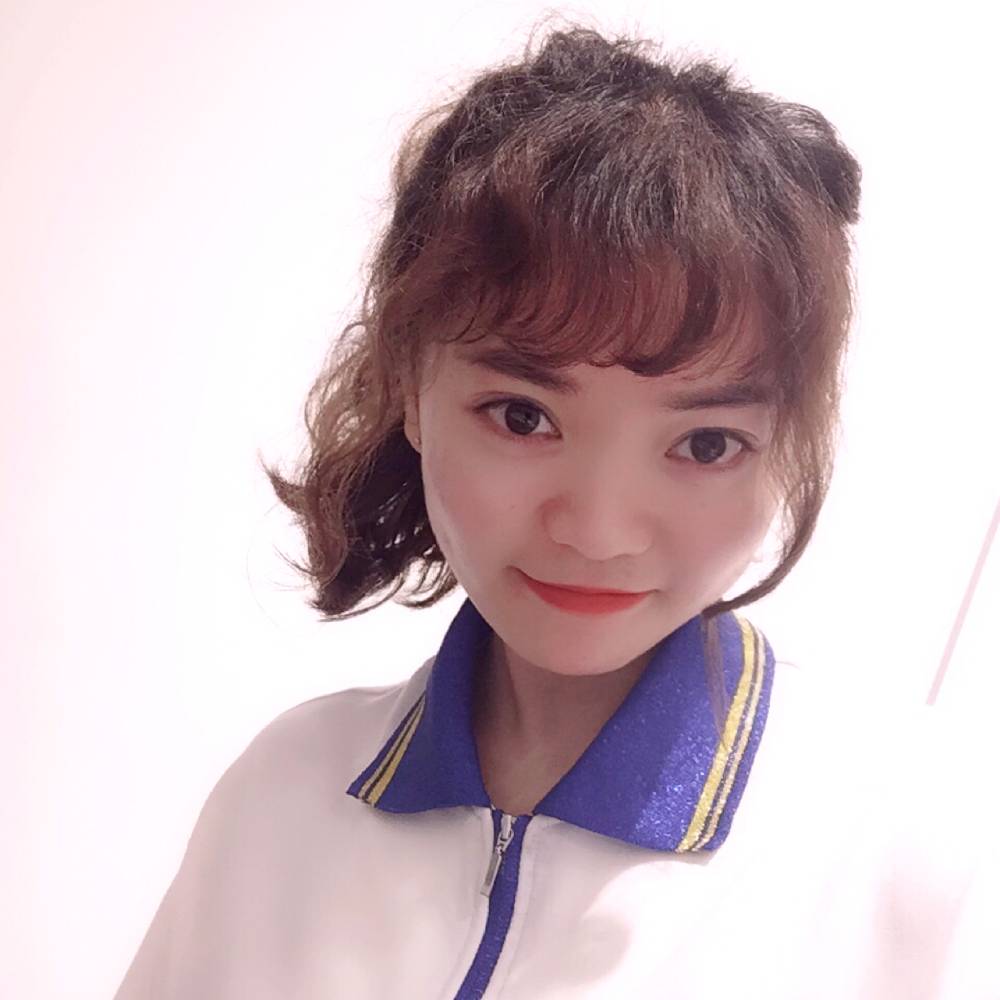 爱吃水果的卷毛女的照片