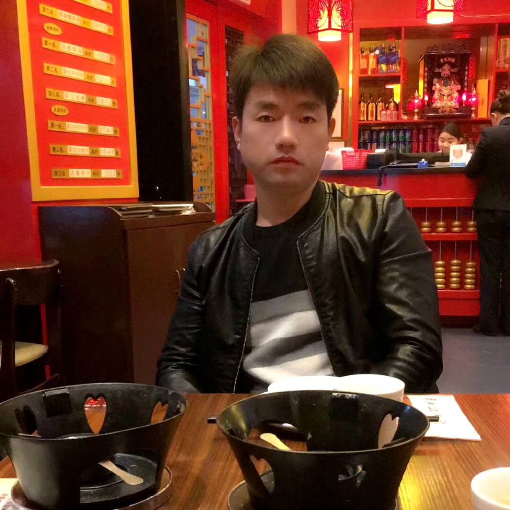 光头强老板的照片