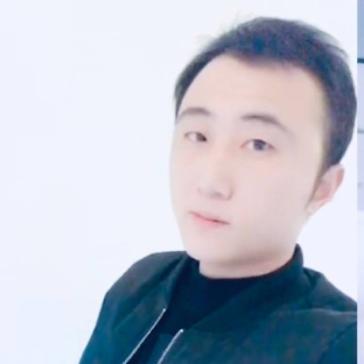悲凉和蓝天的照片