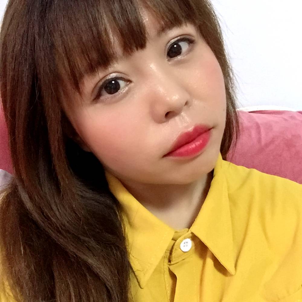 爱美食的小姐姐的照片