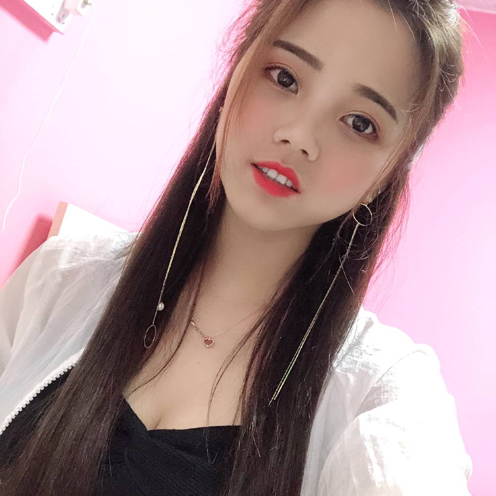 着急踢秀发的照片