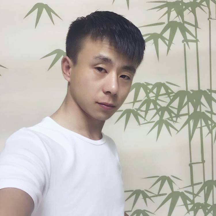 爆炒肉片的照片