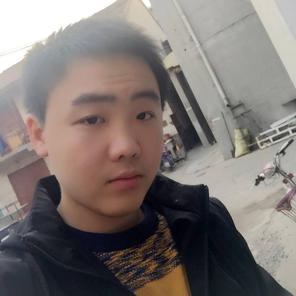 潇洒还草丛的照片