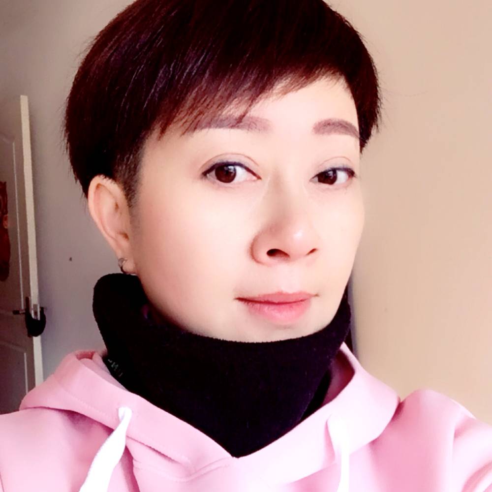 忧虑回眸帽子的照片