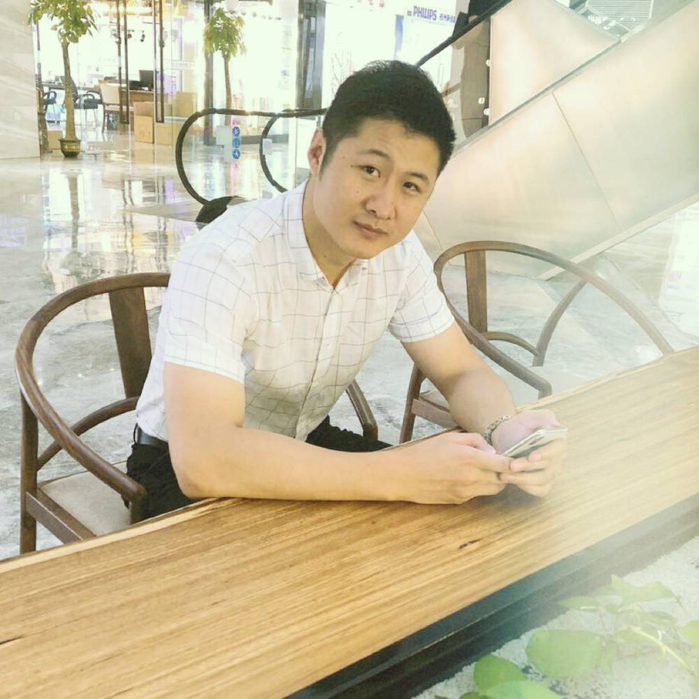 大个小叔的照片