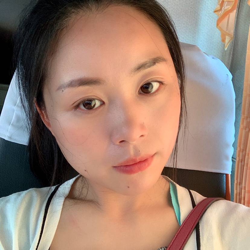 俊秀漫步微凉的照片