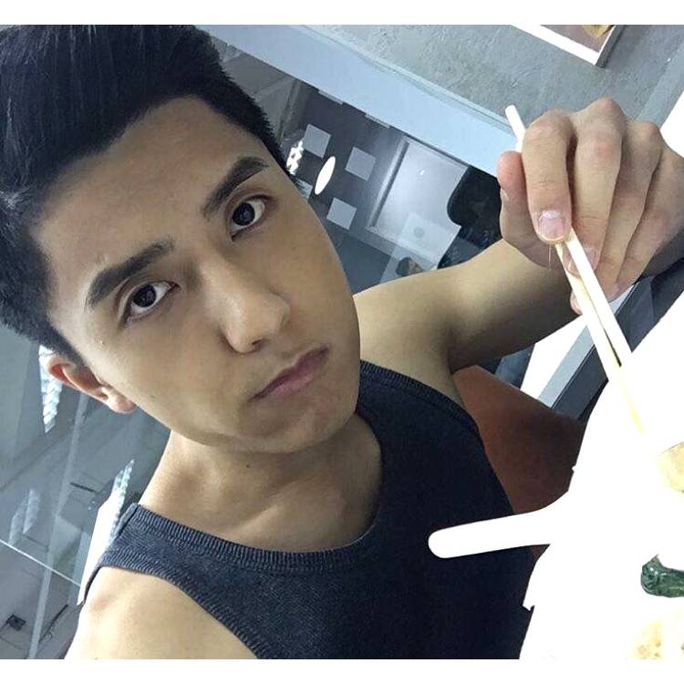 醉月怕黑的照片