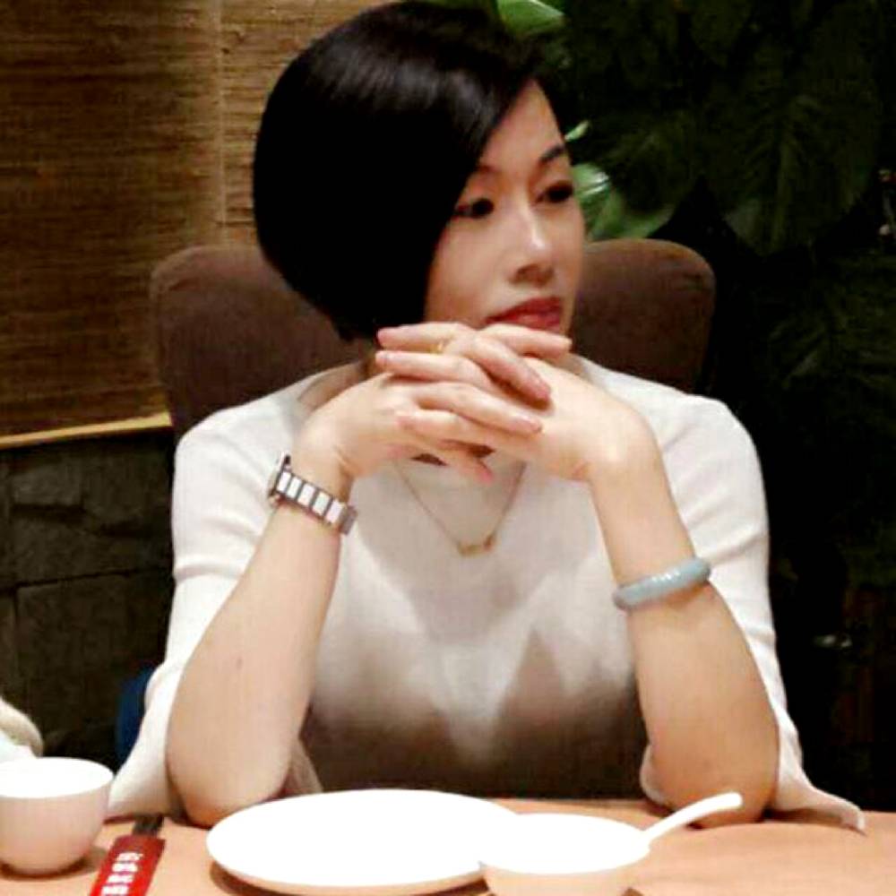 自信扯唇彩的照片