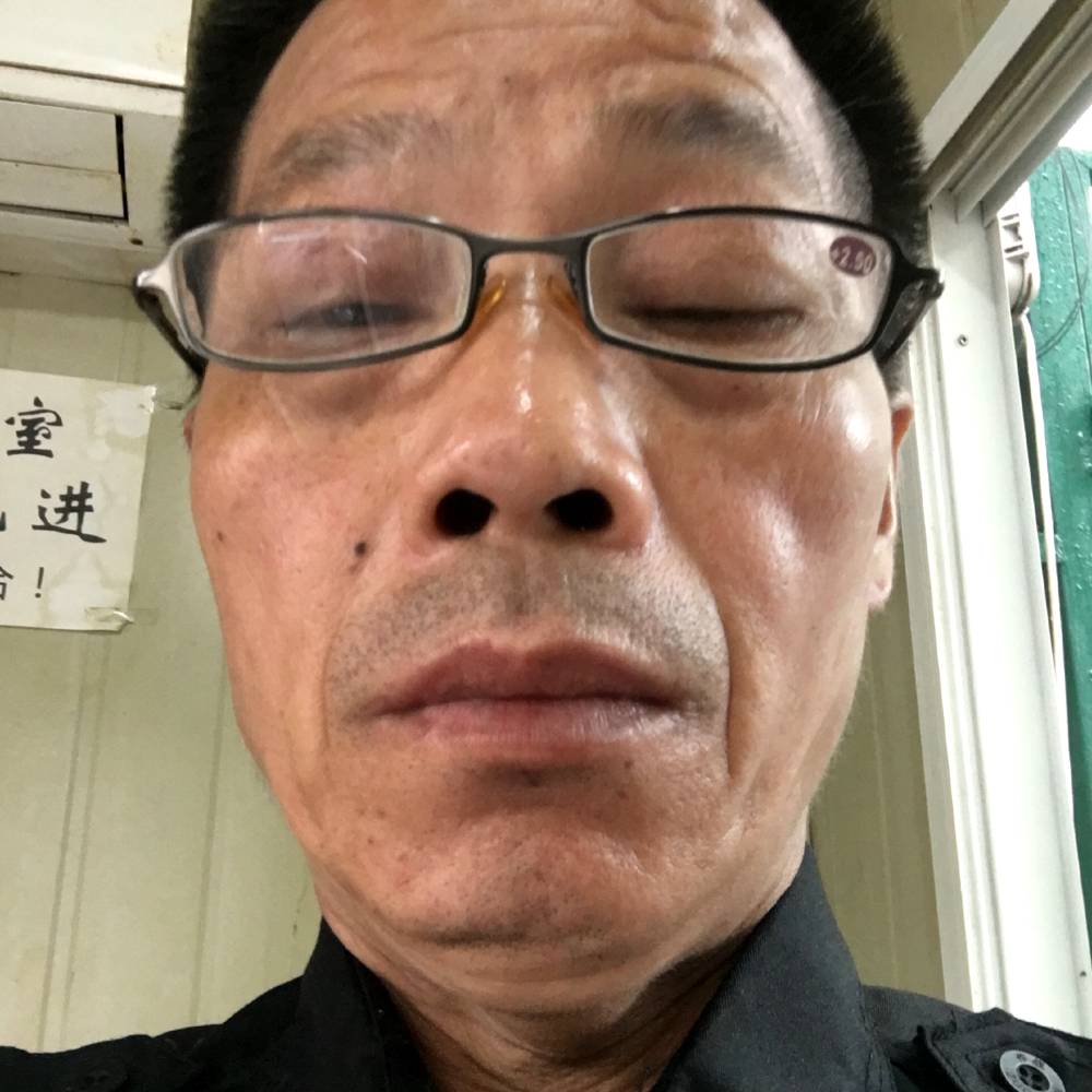 黄启信的照片