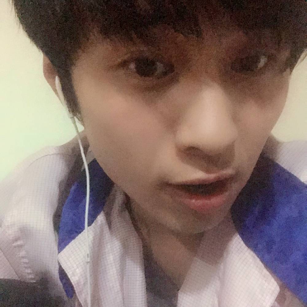 勤恳浅吻铅笔的照片