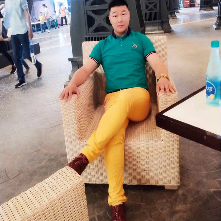黑裤等于孤独的照片