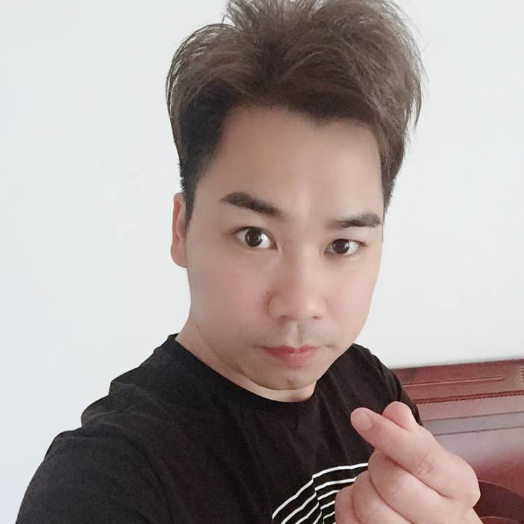 覃某人的照片