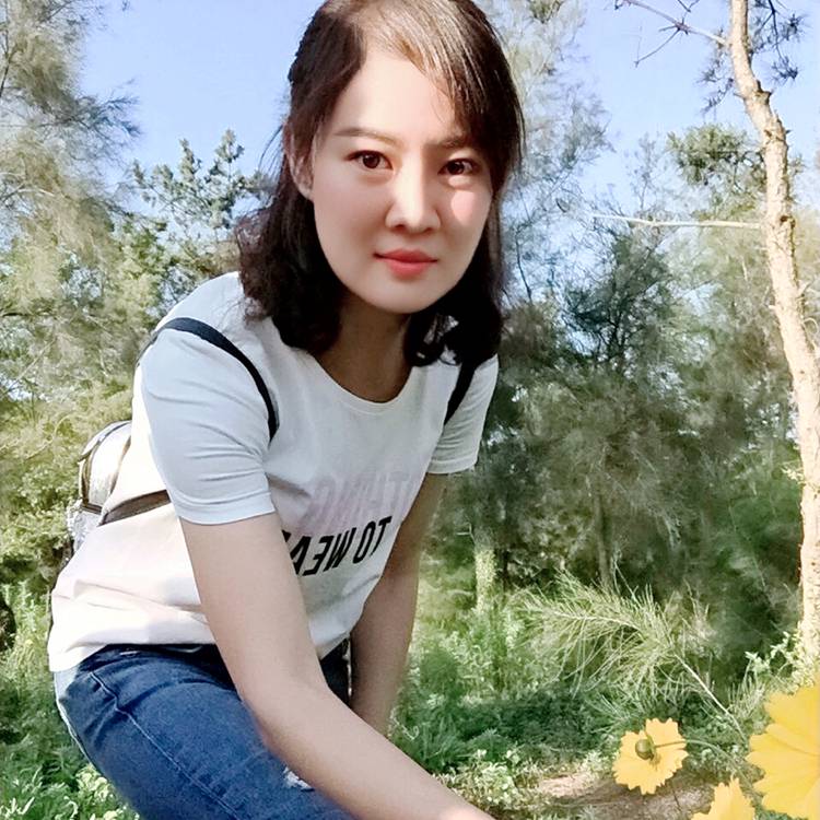 文静扯钢笔的照片